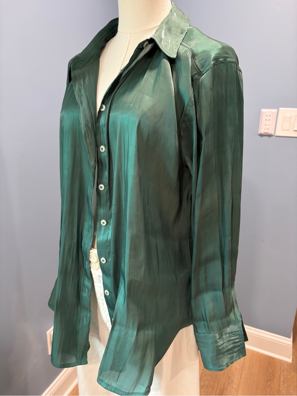 Anthropologie Emerald Green Semi Sheer Satin Button Down Blouse Size Medium - Picture 3 of 8